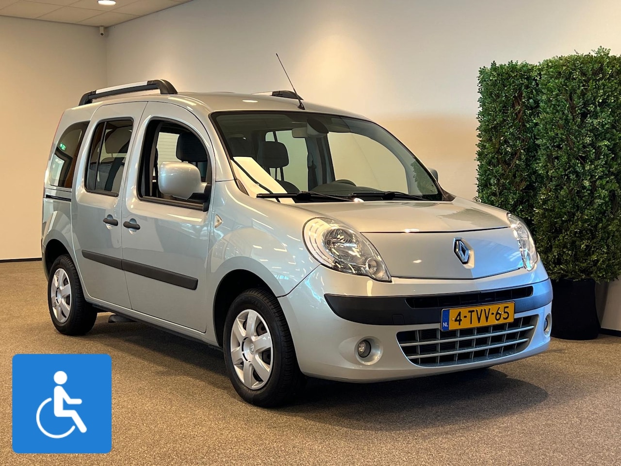 Renault Kangoo - Rolstoelauto 4+1 (airco) - AutoWereld.nl