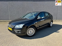 Ford Focus - 1.6-16V Ghia | STOELVERWARMING | AIRCO | AUX | ELEK DIMLICHTEN | ELEK RAMEN | APK T/M 18-3