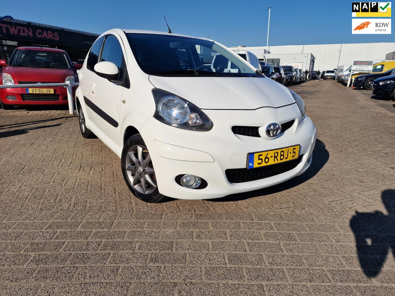 Toyota Aygo - 1.0-12V Dynamic Navigator 5drs Airco - AutoWereld.nl