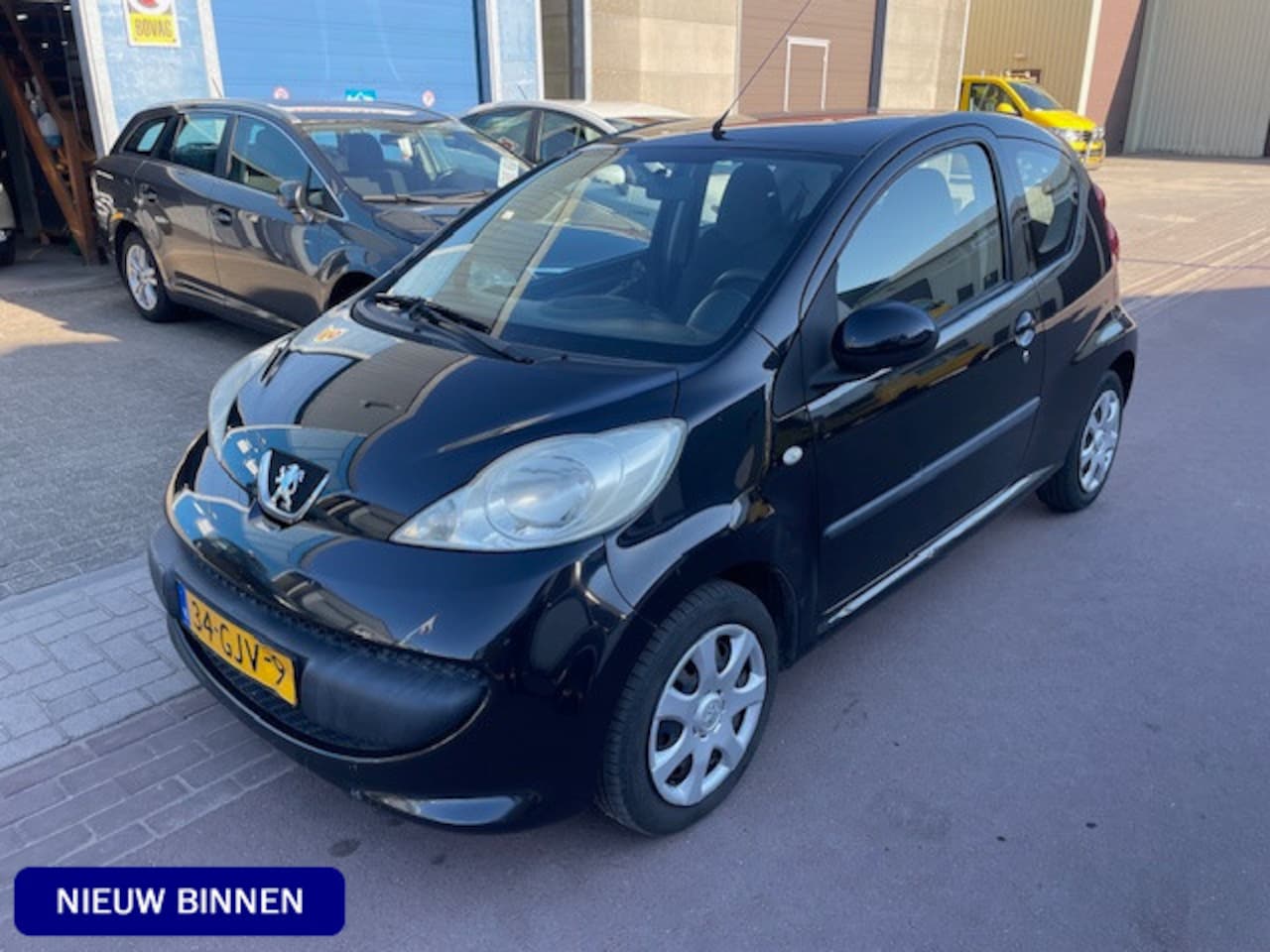 Peugeot 107 - 1.0-12V XS bj. 2008 Airco 222.241km NAP Elek. Ramen Leuke zuinige auto met boekjes en een - AutoWereld.nl