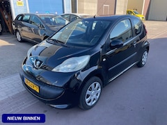 Peugeot 107 - 1.0-12V XS bj. 2008 Airco 222.241km NAP Elek. Ramen Leuke zuinige auto met boekjes en een