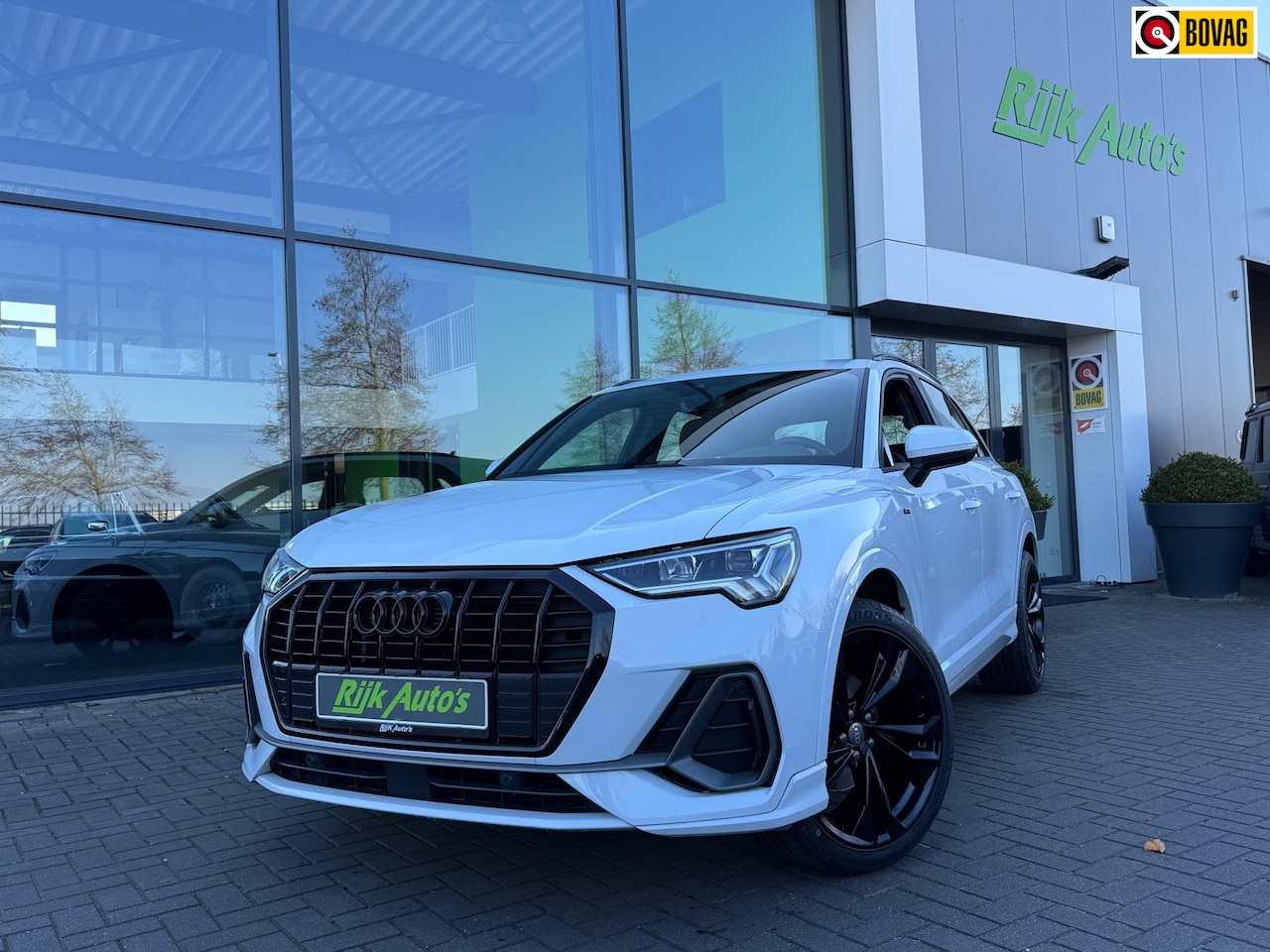 Audi Q3 - 35 TFSI 3X S-Line * Camera * Keyless * Navigatie * E.L. Kofferklep - AutoWereld.nl