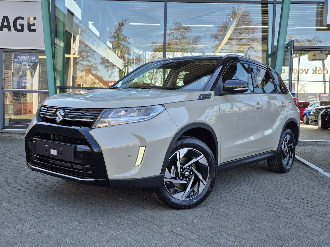 Suzuki Vitara - 1.5 Hybrid Style CVT Automaat 102pk | Nieuw op voorraad | Navigatie | Climate Control | Cr - AutoWereld.nl