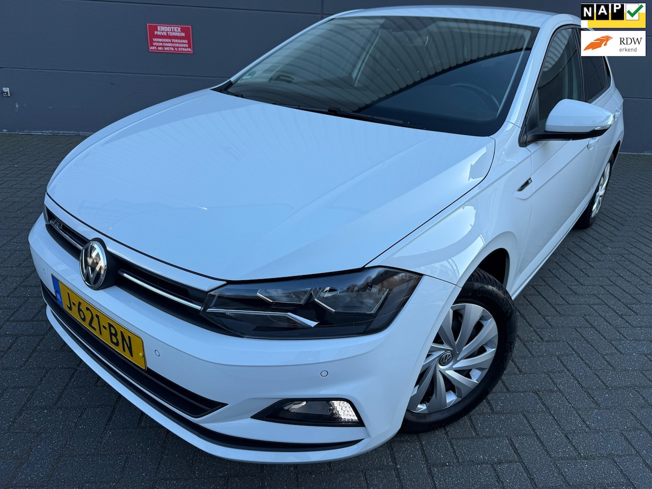 Volkswagen Polo - 1.0 TSI R-LINE Business*CRUISE*APK*NAP*NAVI*CARPLY*PARK SENSOREN - AutoWereld.nl