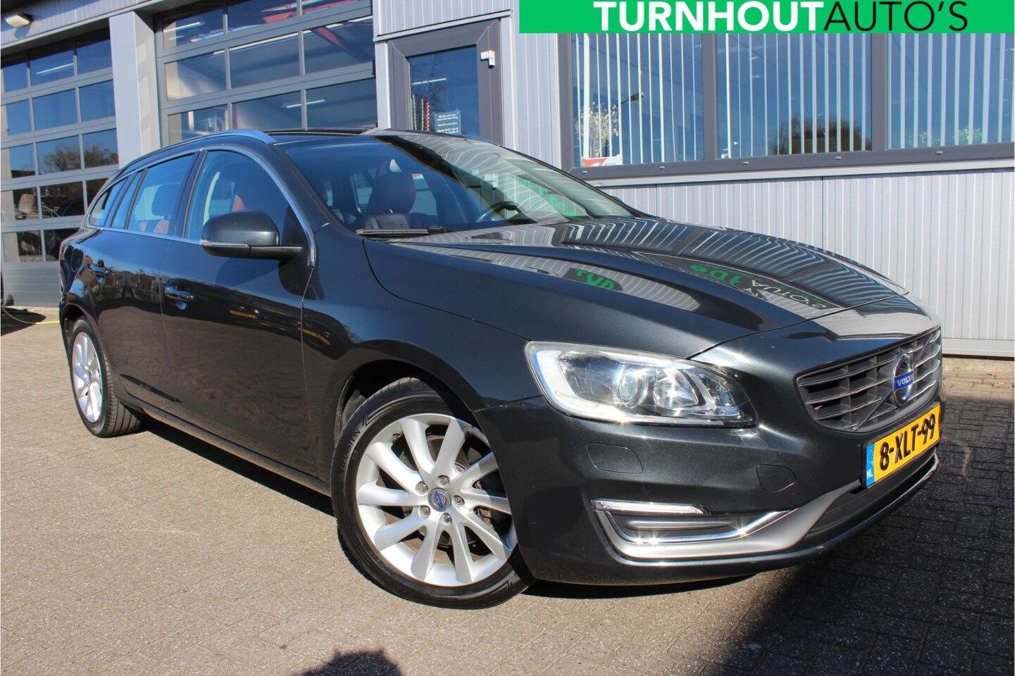 Volvo V60 - 2.0 D4 Summum Schuifdak | Bruin leder | Dealeronderhoud - AutoWereld.nl