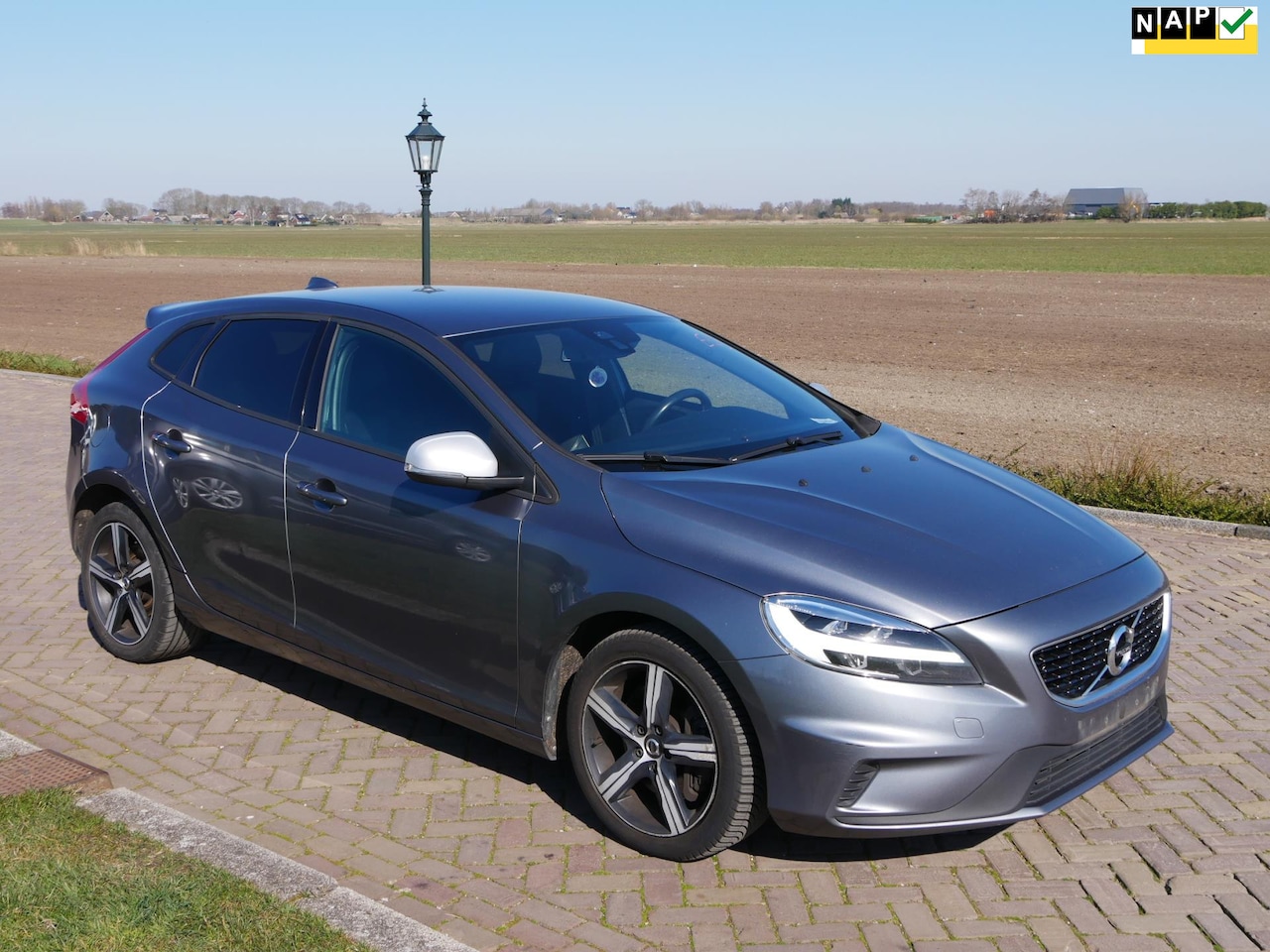 Volvo V40 - 2.0 D3 R-Design 2.0 D3 R-Design - AutoWereld.nl