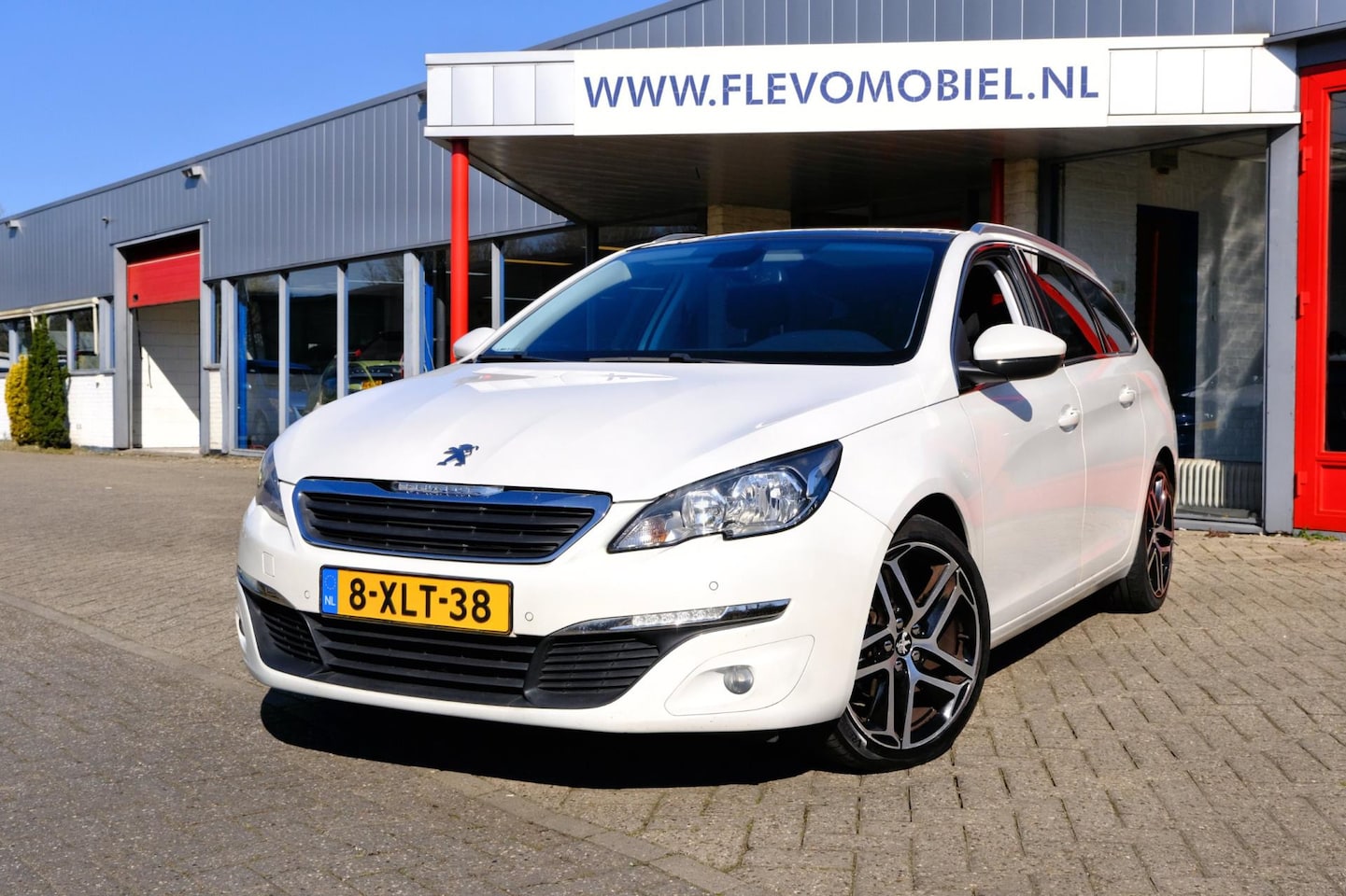 Peugeot 308 SW - 1.6 BlueHDI Executive Pano|Navi|Cam|Clima|PDC|LMV - AutoWereld.nl