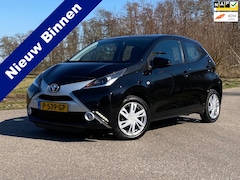 Toyota Aygo - 1.0 VVT-i x-cite 5DRS CAMERA AIRCO CRUISE CONTROL NAP GOED ONDERHOUDEN