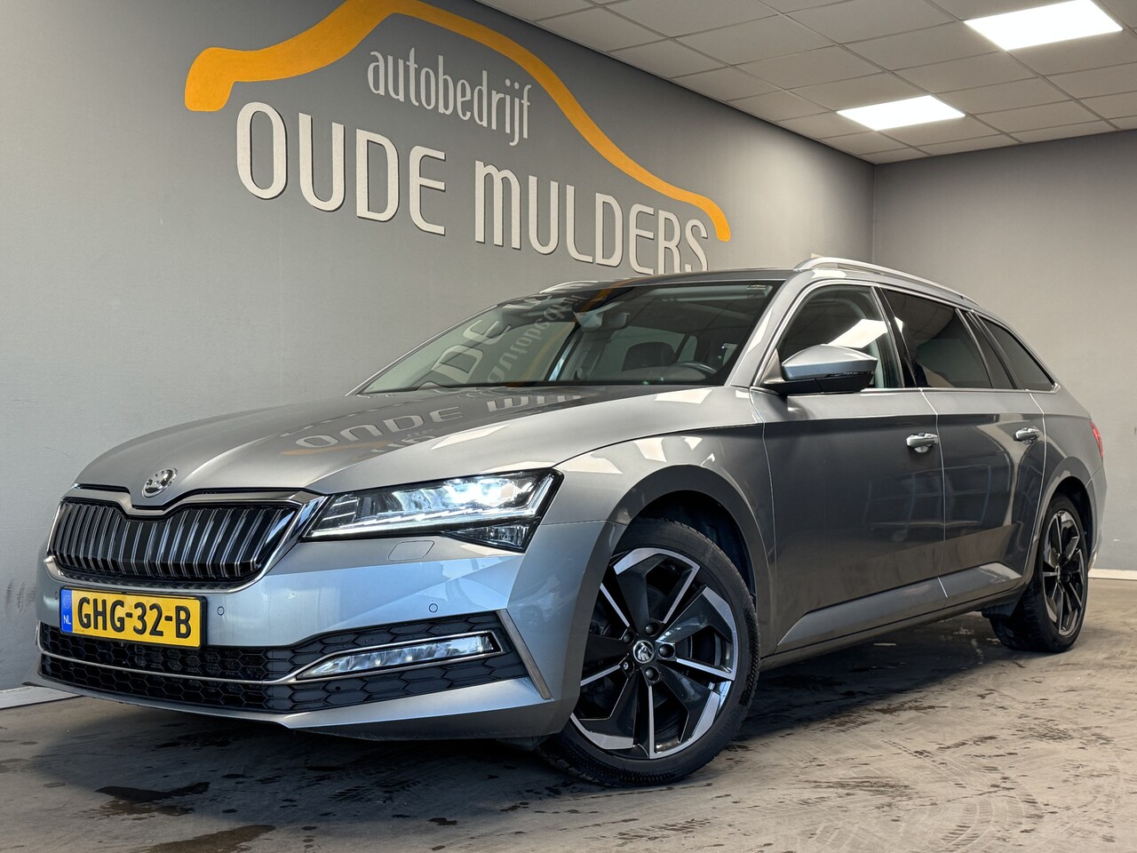 Skoda Superb Combi - 1.4 TSI iV Style Panoramadak/Camera/Leder - AutoWereld.nl