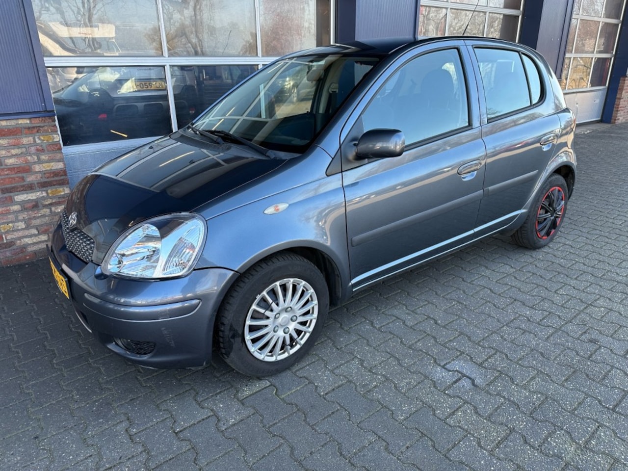 Toyota Yaris - 1.3 VVT-i S-LINE.  TREKHAAK. AIRCO. ALL.IN. - AutoWereld.nl