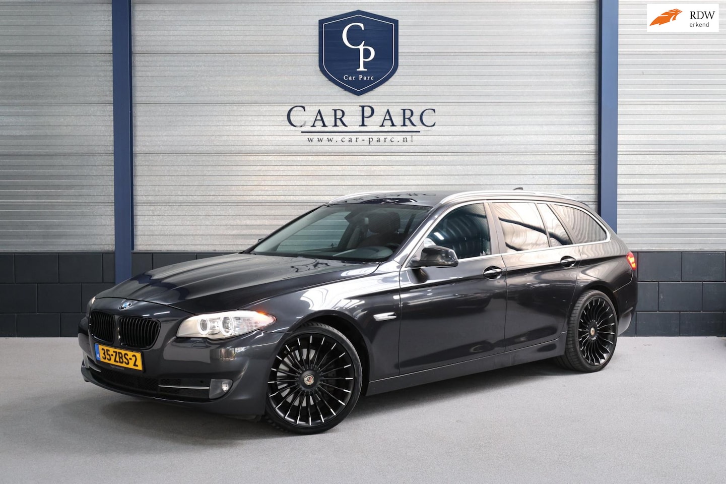 BMW 5-serie Touring - 530d Executive LED/LEER+S.VERWARMING/20" ALPINA/CAM/NAVI/CRIUSE/ECC/12 MND GARANTIE! - AutoWereld.nl