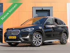 BMW X1 - sDrive20i VDL Nedcar Edition |Pano | Leder | Sportstoelen