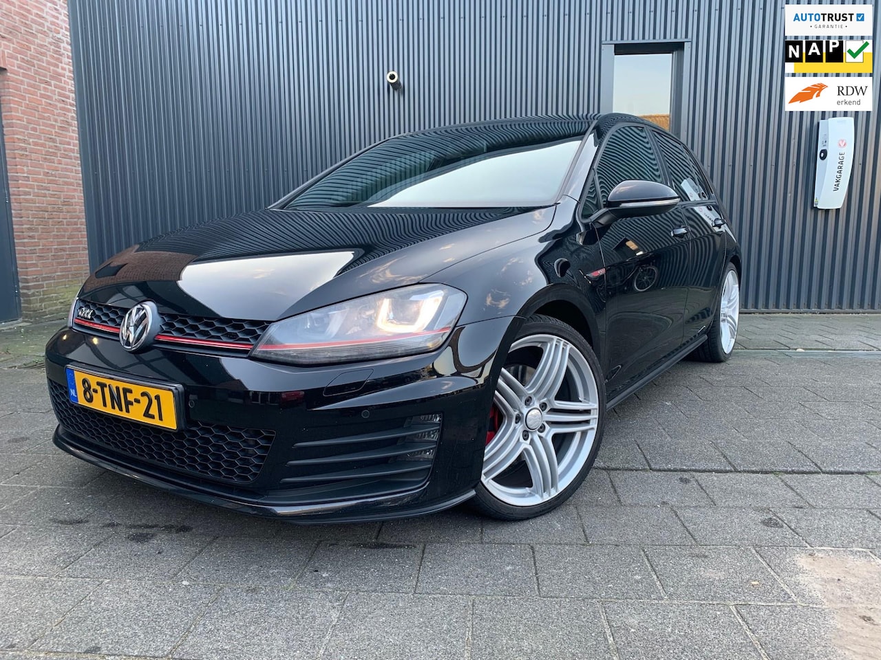 Volkswagen Golf - 2.0 TSI GTI 2.0 TSI GTI, NAVI, XENON, PDC - AutoWereld.nl