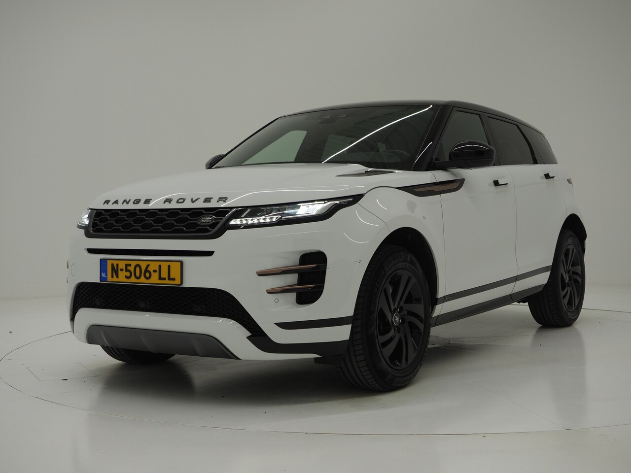 Land Rover Range Rover Evoque - P200 AWD R-Dynamic S | Leder | El. achterklep | Verwarmbare voorstoelen | Camera - AutoWereld.nl