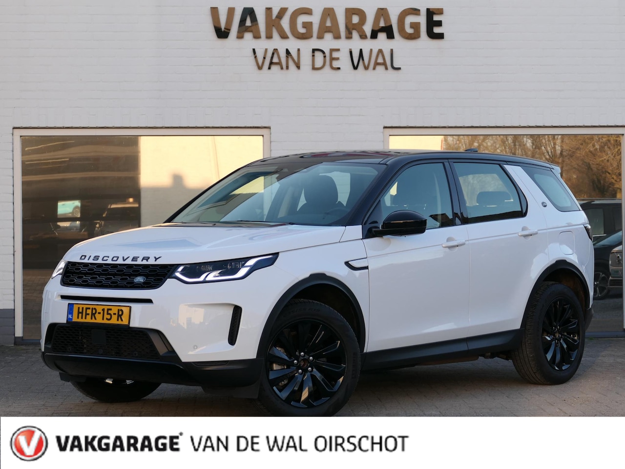 Land Rover Discovery Sport - P300e 1.5 SE | Panoramadak | Black optic | Lederen memory stoelen | Digitaal dashboard | A - AutoWereld.nl