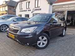 Subaru Forester - 2.0 Premium, Panoramadak, Trekhaak, Navigatie, Stoelverwarming