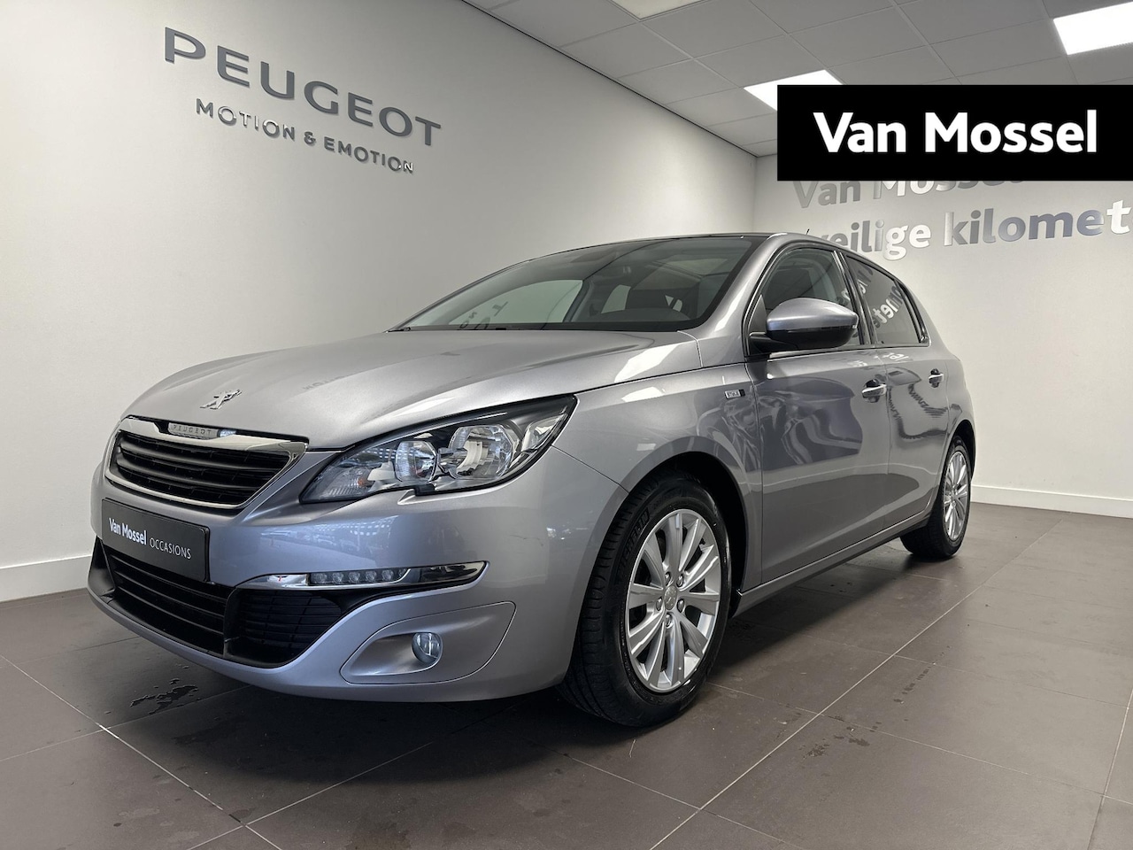 Peugeot 308 - 1.2 PureTech Style 130 PK | Automaat | Panorama dak | Nav | Getinte Ramen - AutoWereld.nl