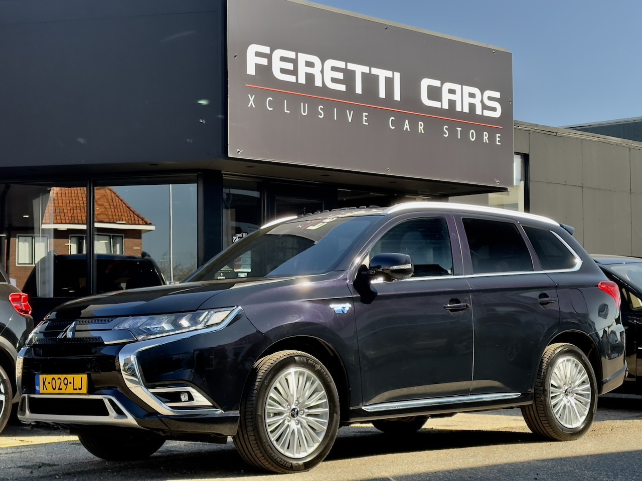 Mitsubishi Outlander - 2.4 PHEV INSTYLE AUT PANODAK DESIGNO-LEDER  NAVI CAMERA APPLE-CARPLAY LED LMV PDC - AutoWereld.nl