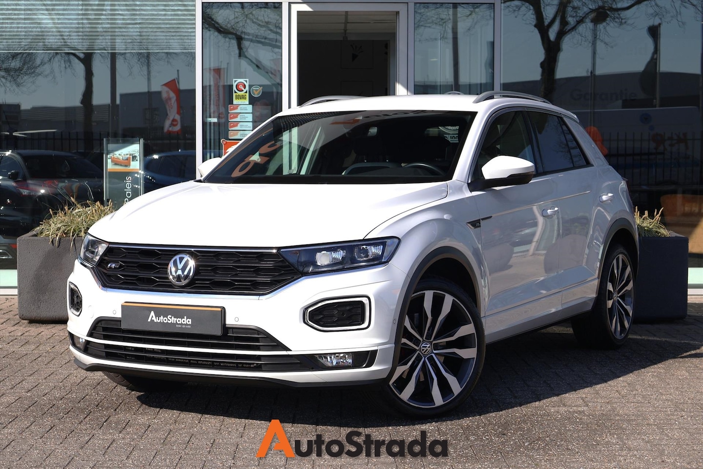 Volkswagen T-Roc - 1.5 R-Line TSI 150pk | LED | Keyless | Camera | Stoelverwarming | Carplay | Virtual | Navi - AutoWereld.nl