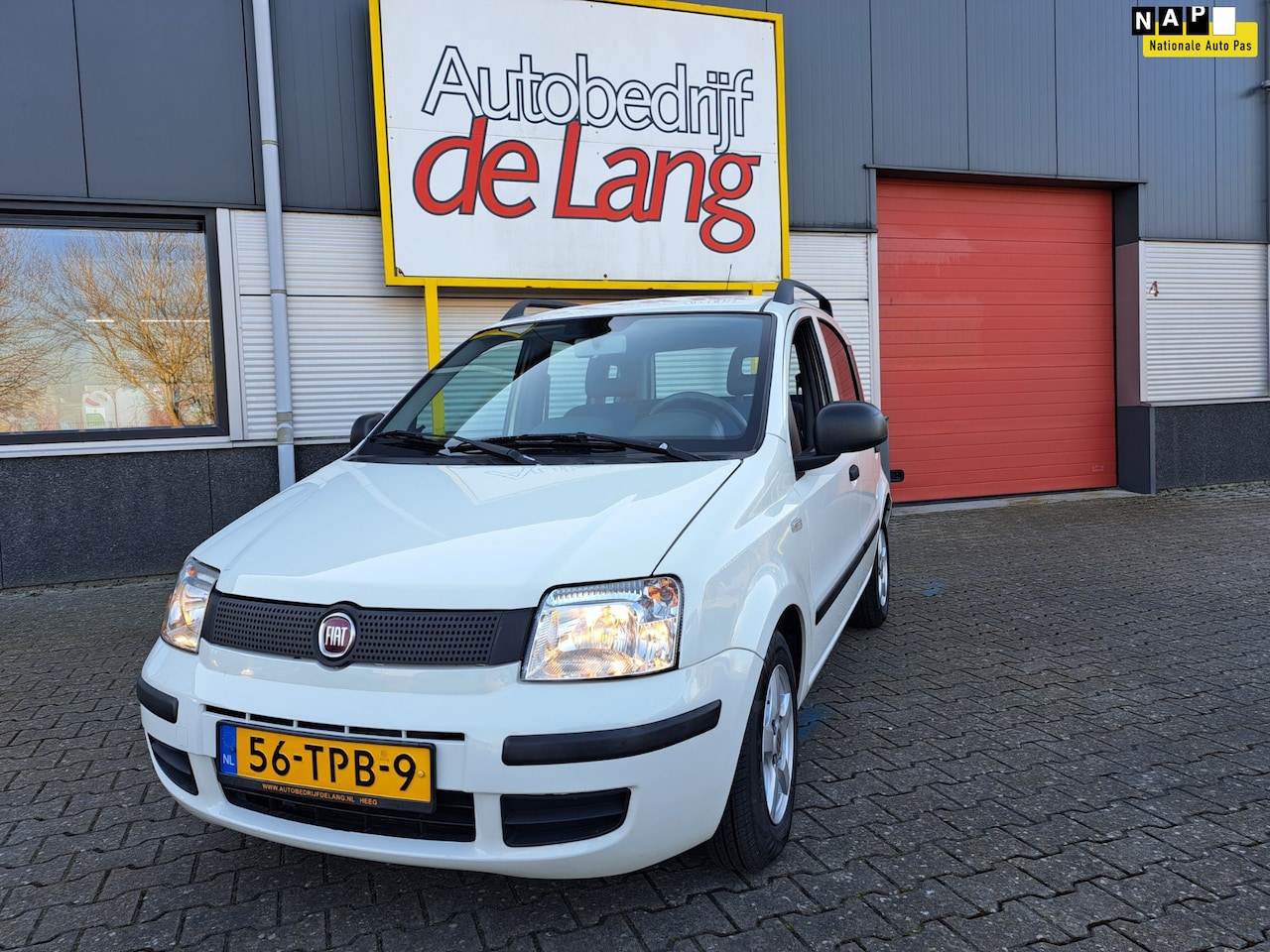 Fiat Panda - 1.2 Active trekhaak lm velgen weinig km.!bijzonder mooi! - AutoWereld.nl