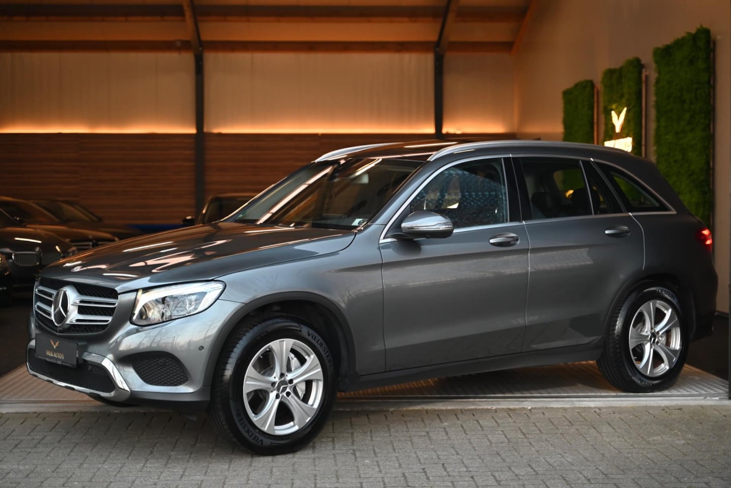 Mercedes-Benz GLC-klasse - 250 4MATIC - Stuurverwarming - Distronic - Luchtvering - Stoelventilatie - 360 Camera - Pa - AutoWereld.nl