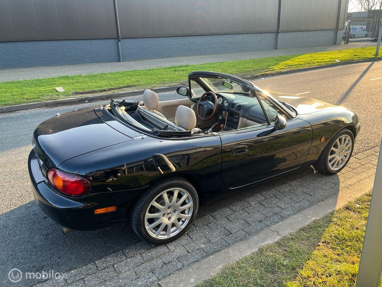 Mazda MX-5 - 1.9 SVT Sportive UNIEK 6 VERSNELLING LEER VELGENROESTVRIJ NW APK - AutoWereld.nl