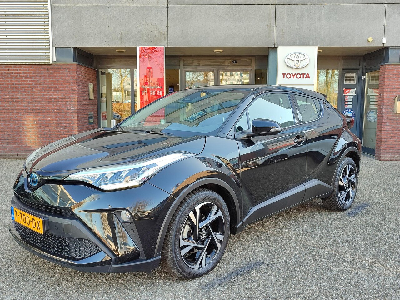 Toyota C-HR - 1.8 HYBRID DYNAMIC 4S-BANDEN NAVI BLIND SPOT PARK-SENSOREN KEYLESS 18'' LM-VELGEN APPLE/AN - AutoWereld.nl