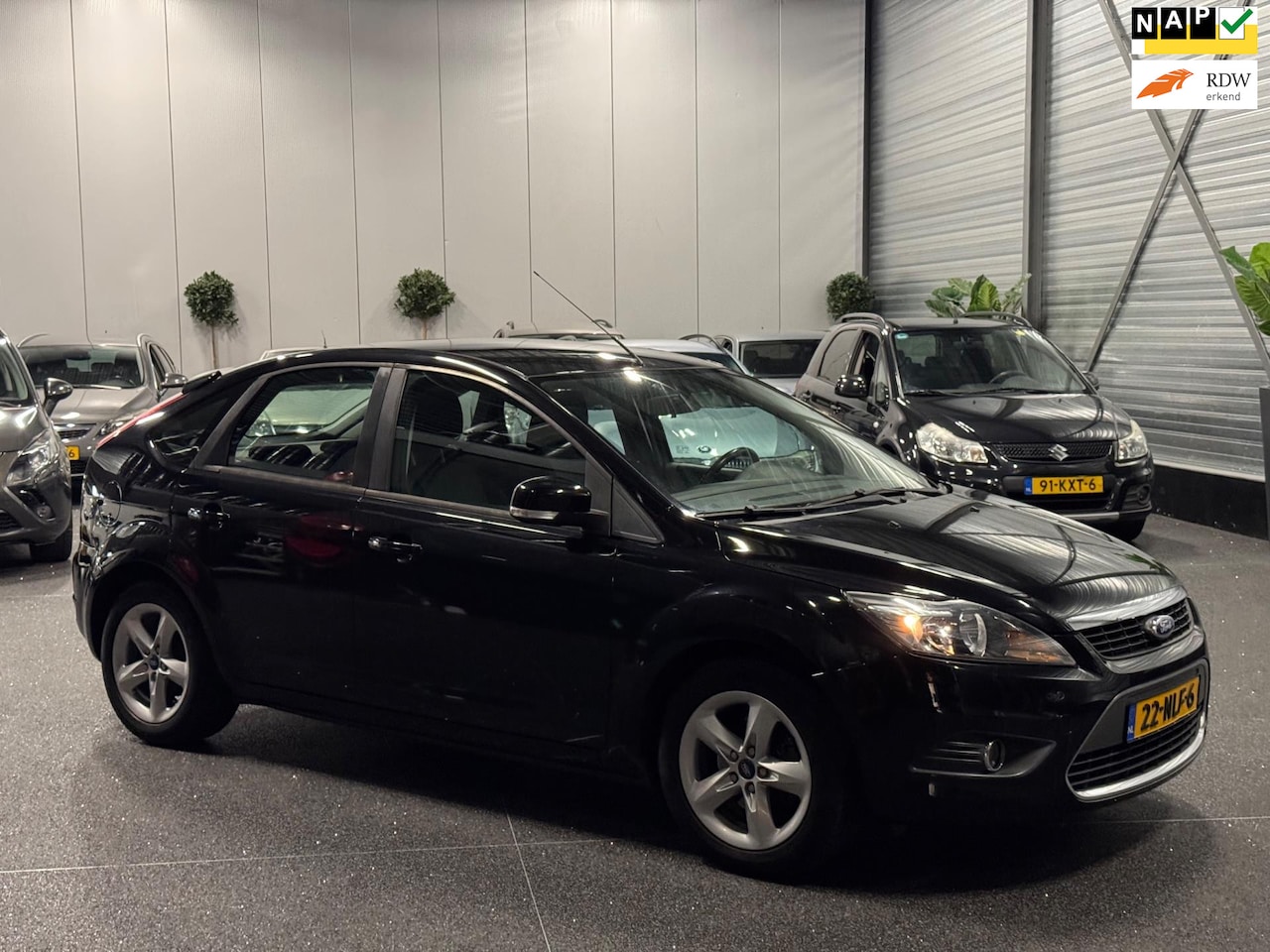 Ford Focus - 1.6 Ghia Airco | Cruise | Multimedia | Nap | Apk - AutoWereld.nl