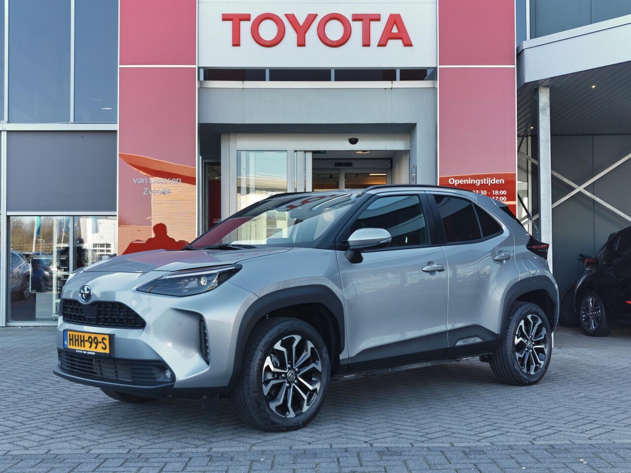 Toyota Yaris Cross - 1.5 HYBRID DYNAMIC STOELVERW PARK-SENSOREN KEYLESS 17"LM-VELGEN CAMERA - AutoWereld.nl