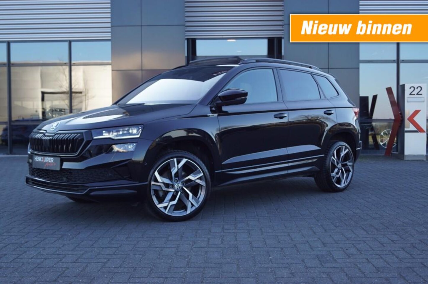 Skoda Karoq - 1.5 TSI DSG Sportline/ Panodak/ Navi/19 LM /Camera/Trekhaak wegk - AutoWereld.nl