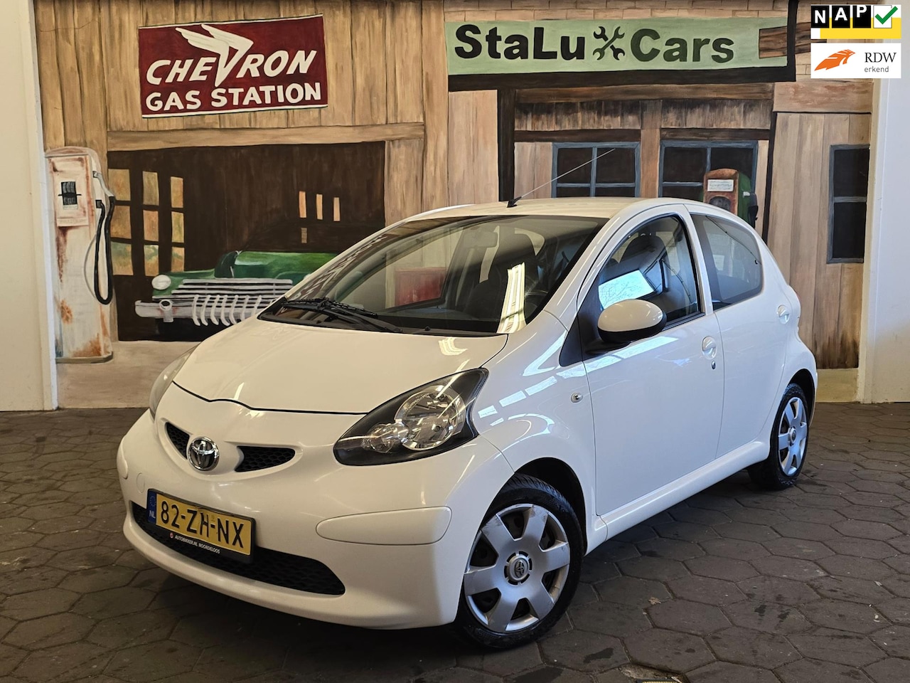 Toyota Aygo - 1.0-12V +/AIRCO/5-DEURS/BOEKJES AANWEZIG/ - AutoWereld.nl