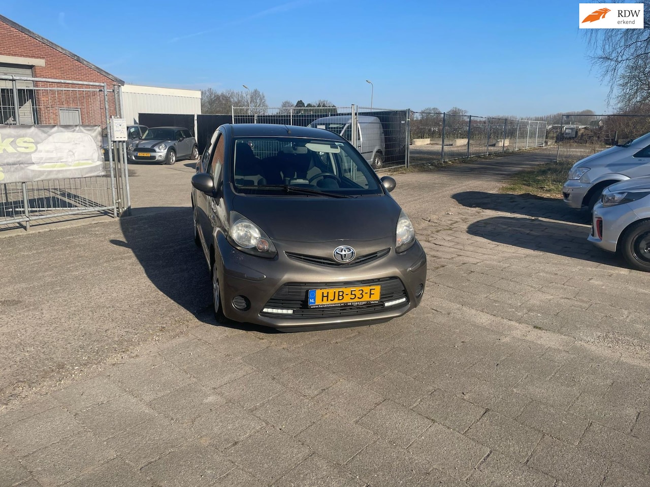 Toyota Aygo - 1.0 VVT-i Dynamic Blue 1.0 VVT-i Dynamic Blue - AutoWereld.nl