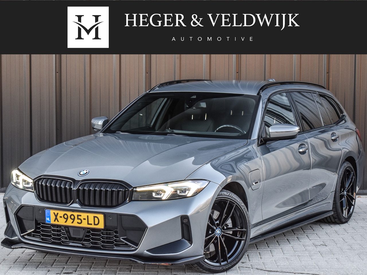 BMW 3-serie Touring - 330e xDrive M-SPORT | ELEKTR. TREKHAAK | AMBIENT SFEERVERLICHTING | HIFI AUDIO | STOEL- EN - AutoWereld.nl