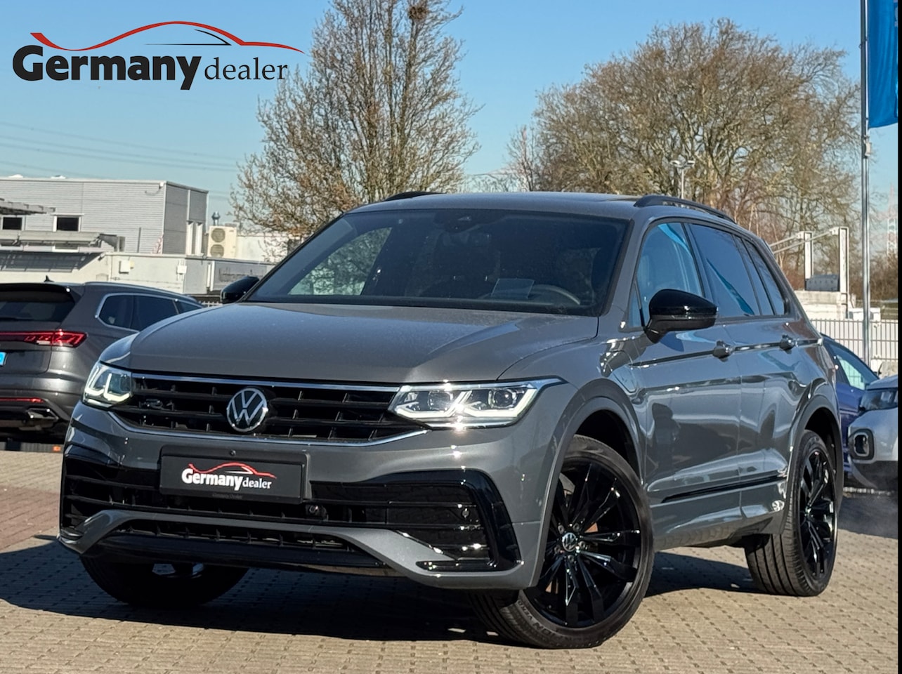 Volkswagen Tiguan - 1.4 TSI eHybrid R-Line Business+ Pano Matrix-LED 360-camera Elekr. Wegkl. Trekh. - AutoWereld.nl