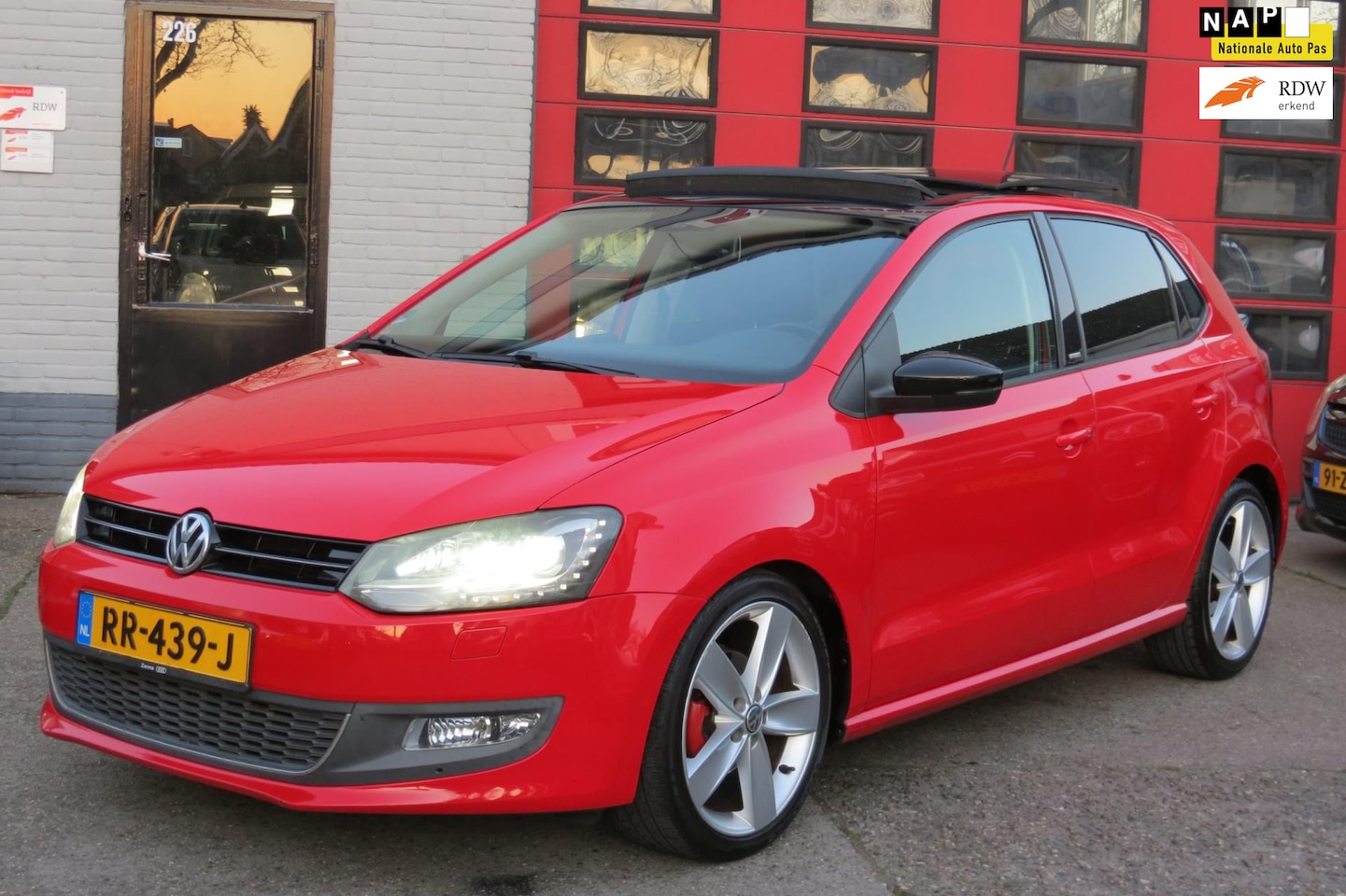 Volkswagen Polo - 1.2 TSI Comfortline 5 DEURS, PANO, AIRCO - AutoWereld.nl