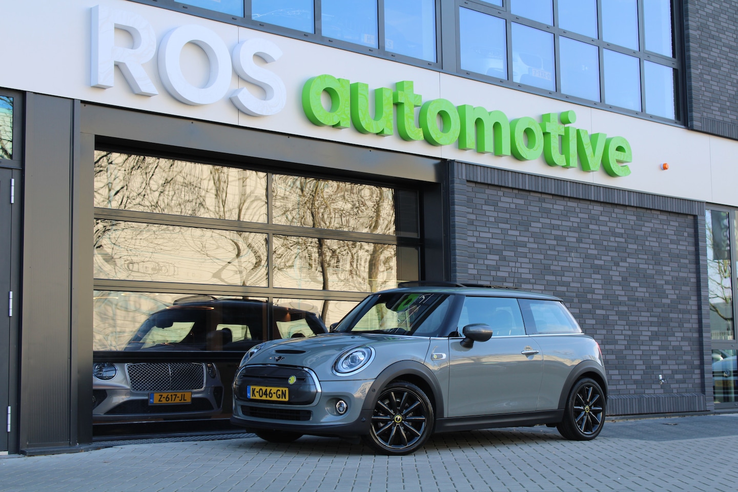 MINI Mini-Electric - Yours 33 kWh PANO/CAMERA/HARMAN&KARDON/DEALERAUTO - AutoWereld.nl