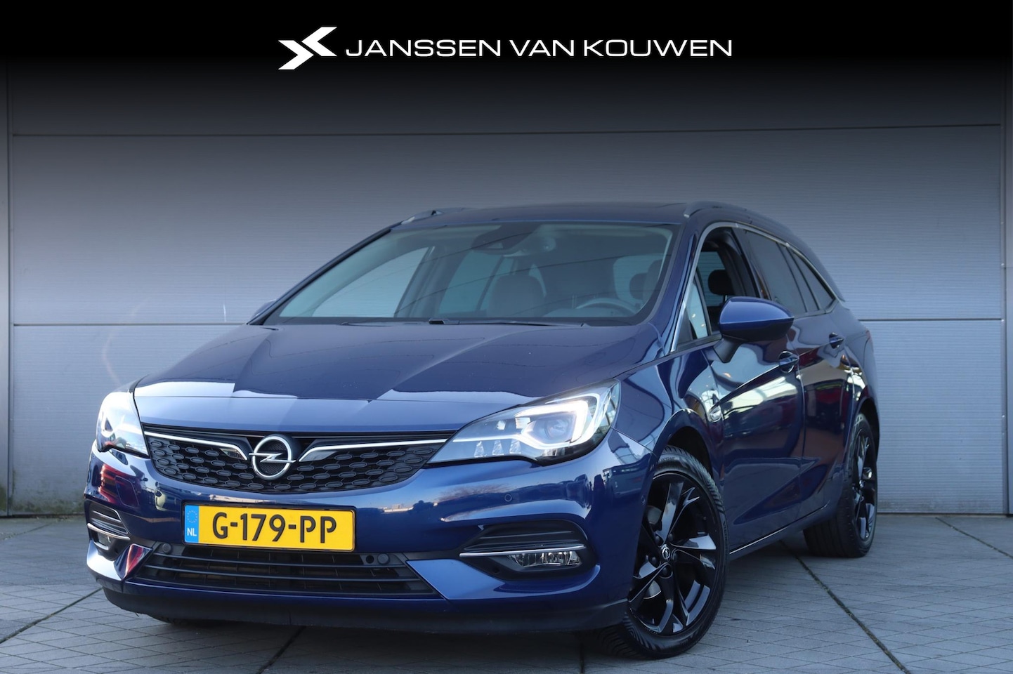 Opel Astra Sports Tourer - 1.2 Ultimate / Navigatie / AGR / Schuifdak / Dealeronderhouden / Bose - AutoWereld.nl