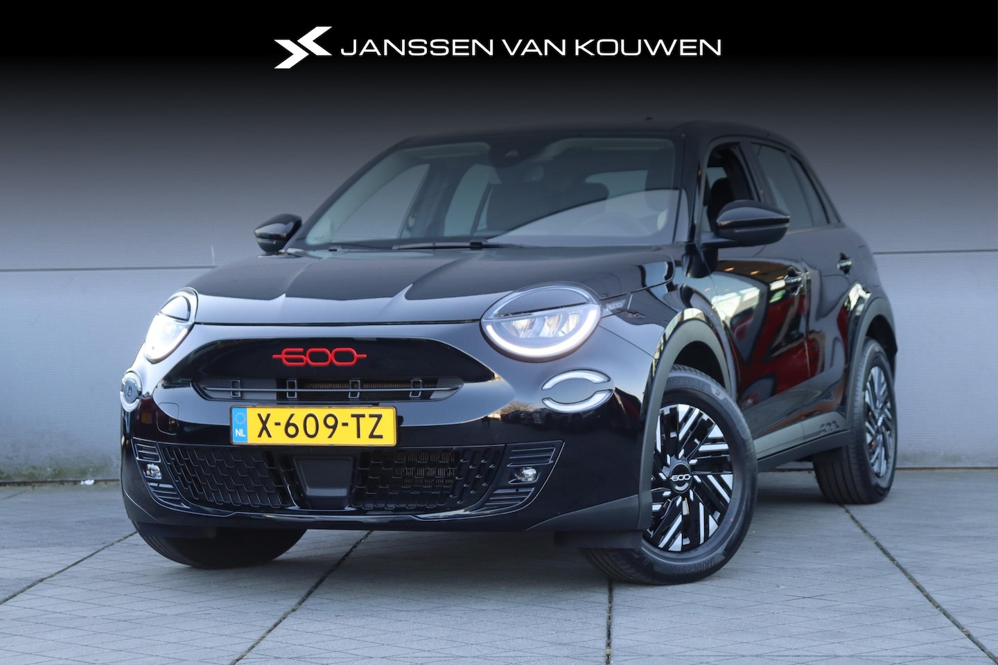 Fiat 600e - RED 54 kWh / Carplay / PDC - AutoWereld.nl