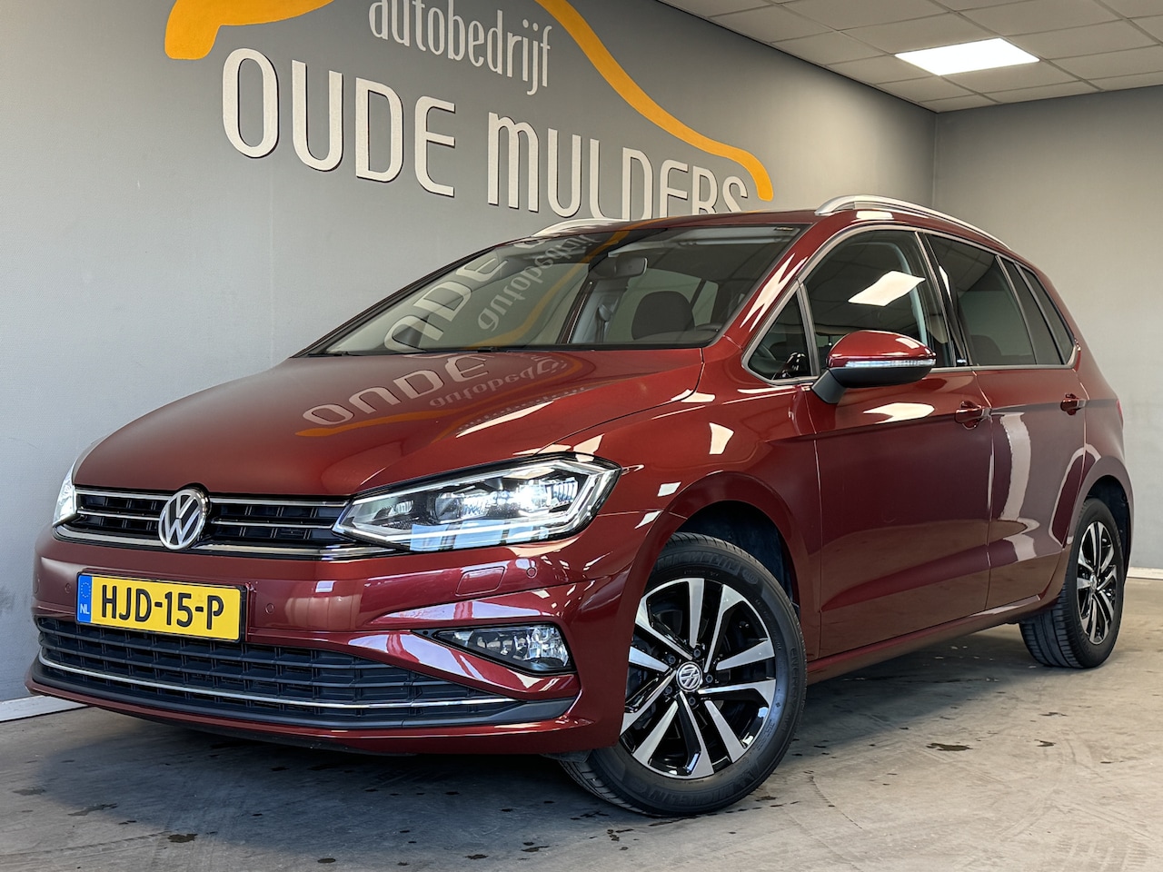 Volkswagen Golf Sportsvan - 1.5 TSI ACT Highline Panoramadak/CruiseControl/Navigatie - AutoWereld.nl