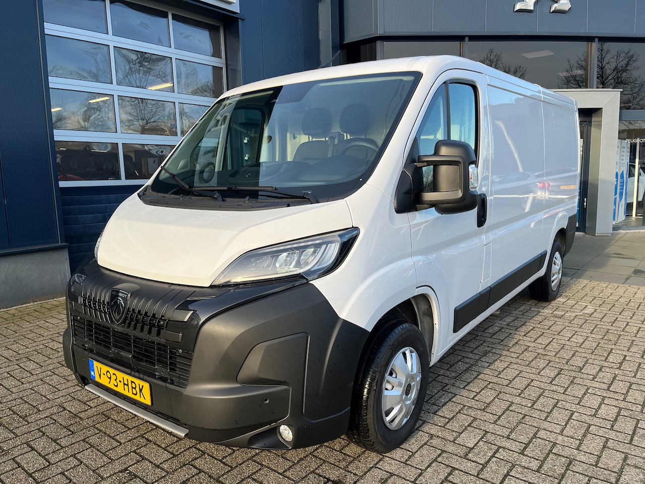 Peugeot Boxer - 2.2 BlueHDi 120 S&S L2H1 3.0t | Airco | Camera | PDC V+A | Full led | Cruise control | DAB - AutoWereld.nl