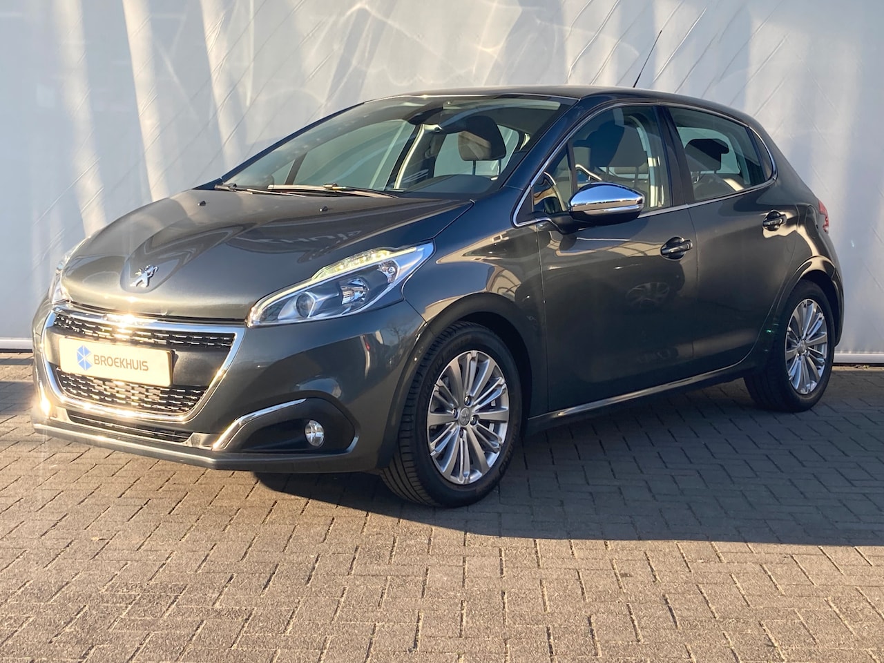 Peugeot 208 - 1.2 PureTech GT-line | Achteruitrijcamera | Bandenspanningscontrolesysteem | Bluetooth tel - AutoWereld.nl