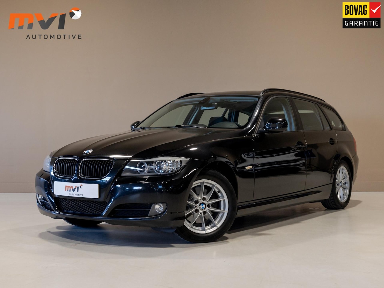 BMW 3-serie Touring - 318i High Executive / 143pk / Panorama dak / Trekhaak / Stoelverwarming / - AutoWereld.nl