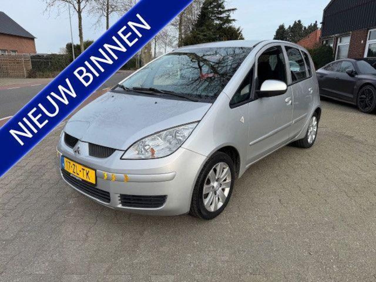 Mitsubishi Colt - 1.3 Invite Automaat ,Airco ,Parkeersensoren,nwe APK - AutoWereld.nl