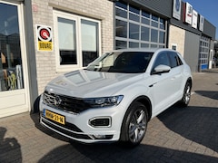 Volkswagen T-Roc - 1.5 TSI R-Line / AUTOMAAT/ ADAPT. CRUISE/ PARK. SENSOREN + CAMERA/ DIGITAL DASH/ NAVI/ DAB