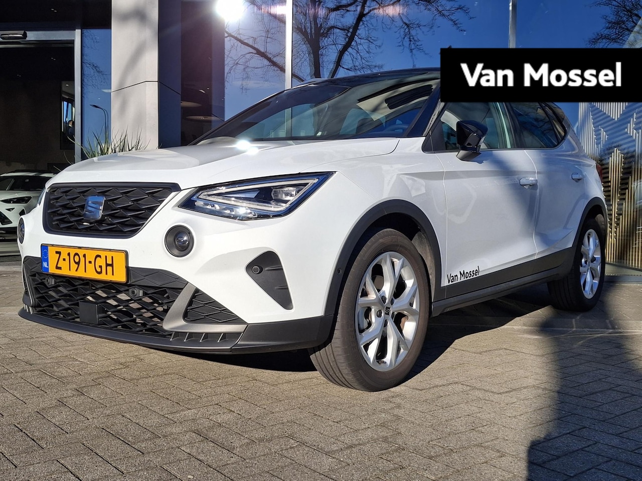 Seat Arona - 1.0 EcoTSI FR Business Connect Keyless entry | Stoelverwarming | Parkeersensoren voor & ac - AutoWereld.nl