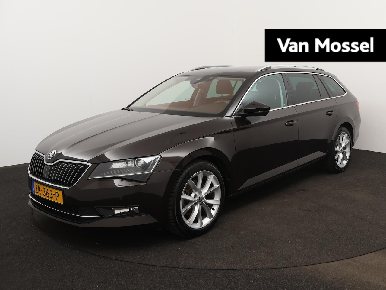 Skoda Superb Combi - 1.5 TSI ACT Business Edition | CRUISE CONTROL | NAVIGATIE | HALF-LEDER | STOELVERWARMING | - AutoWereld.nl