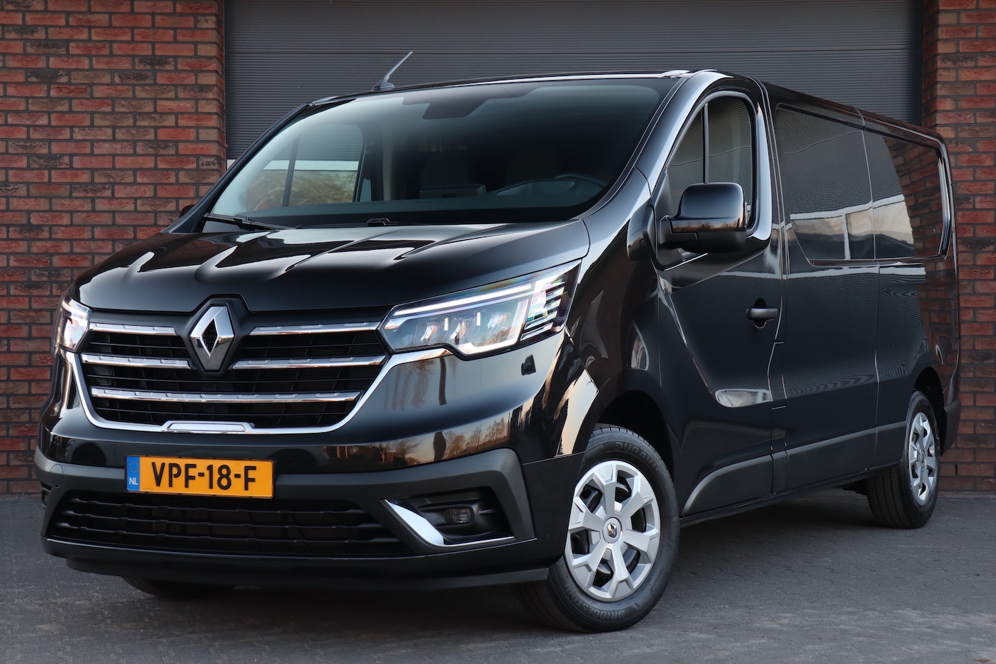 Renault Trafic - 2.0 dCi 130 T30 L2H1 Work Edition, Trekhaak - AutoWereld.nl