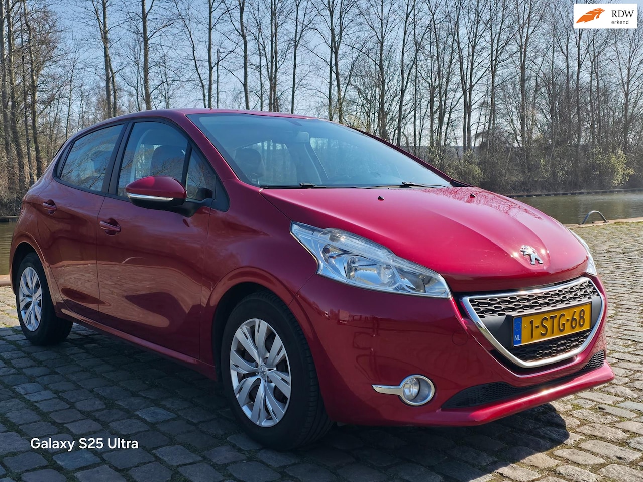 Peugeot 208 - 1.2 e-VTi Active Automaat airco cruis control navigatie - AutoWereld.nl