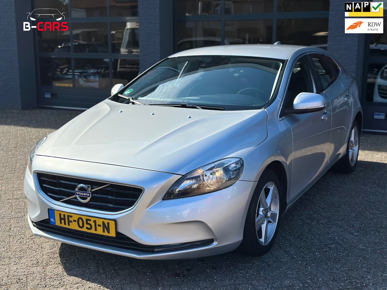 Volvo V40 - 2.0 D2 R-Design Pdc|Navi|Xenon|Nap - AutoWereld.nl