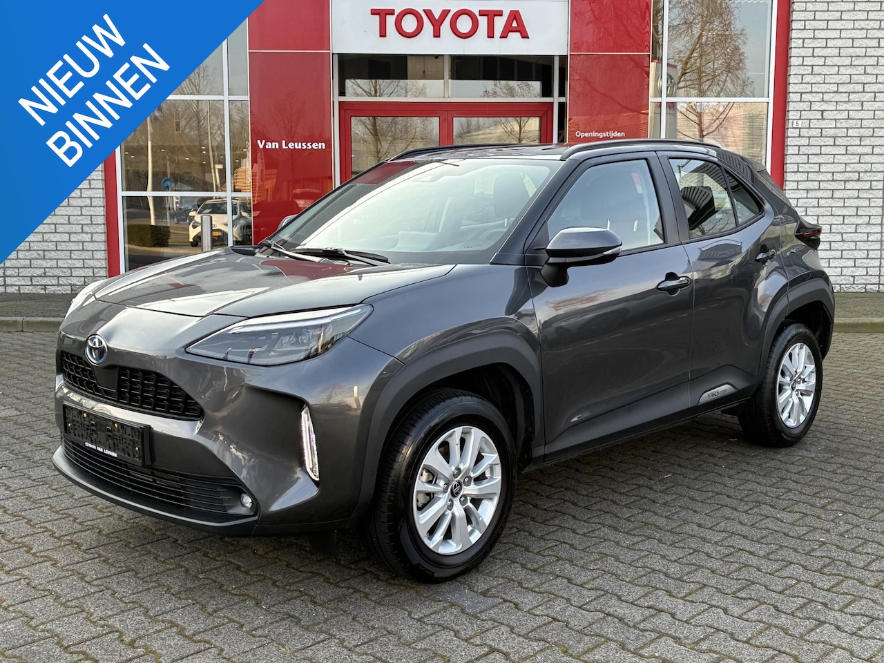 Toyota Yaris Cross - 1.5 HYBRID DYNAMIC NAVI HEAD-UP STOEL/STUURVERW. APPLE/ANDROID EL-ACHTERKLEP KEYLESS - AutoWereld.nl